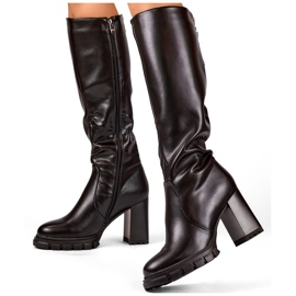 Cizme negre cu toc până la genunchi, cizme izolate de damă cu toc, piele ecologică negru 1 Cizme negre cu toc până la genunchi, cizme izolate de damă cu toc, piele ecologică negru 1