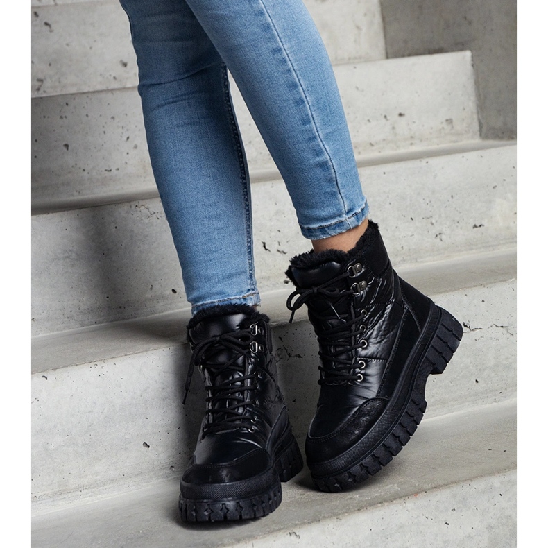 Cizme de zapada izolate negre de la Ozero negru 1 Cizme de zapada izolate negre de la Ozero negru 1