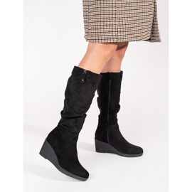 Cizme cu pană de damă din piele intoarsa neagra negru 1 Cizme cu pană de damă din piele intoarsa neagra negru 1