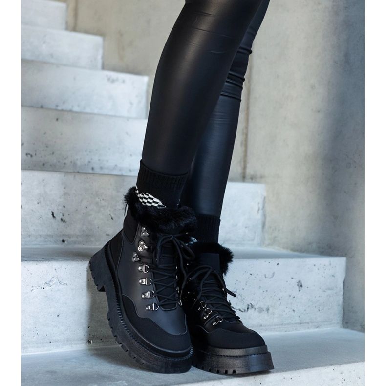 Cizme negre cu platformă masivă cu blană de la Estrada negru 2 Cizme negre cu platformă masivă cu blană de la Estrada negru 2