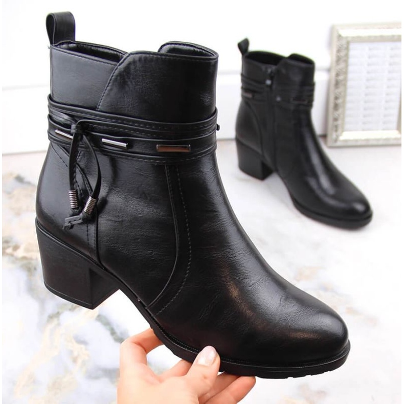 Botine izolate cu toc cu decor Jezzi W JEZ415A, negre negru 1