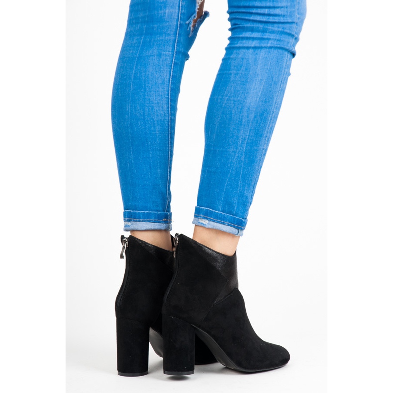 Vices Ghete pe un post negru 1