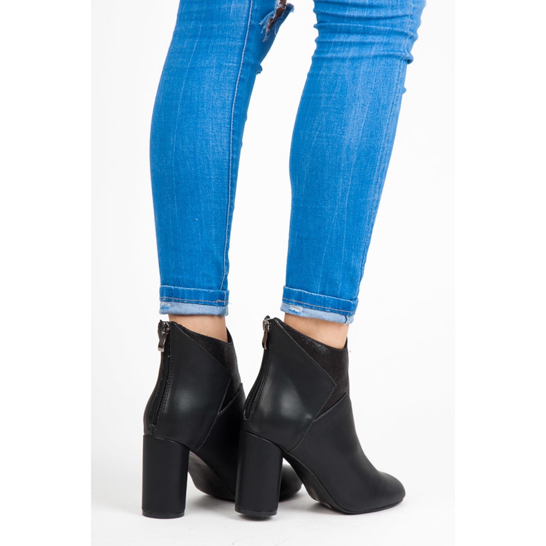 Vices Ghete pe un post negru 1