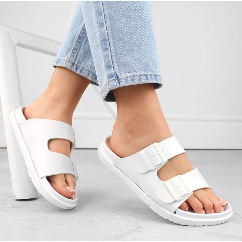 Șlapi Big Star INT2004B din spumă cu catarame, albe 1