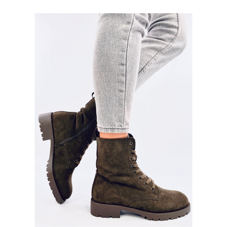 Lucrători verzi cu șireturi verde 1