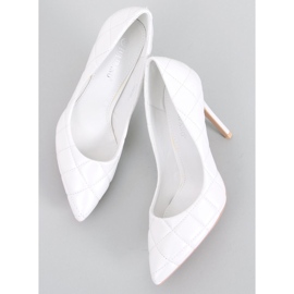 Pompe stiletto matlasate albe 2