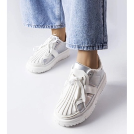 Tenisi sport dama argintii pe platforma 1