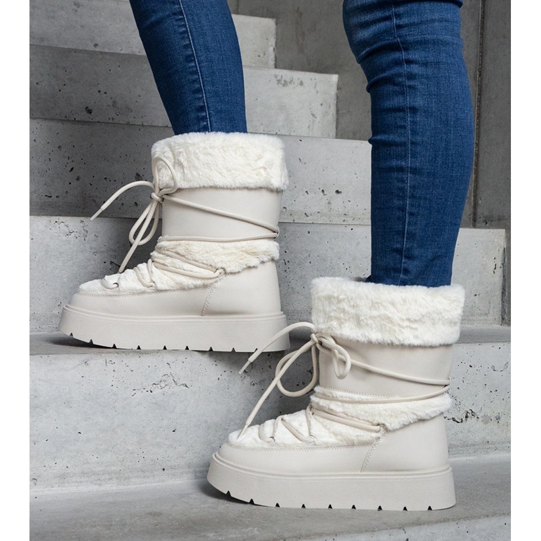 Cizme de zăpadă de damă cu izolație bej deschis, decorate cu blană 1