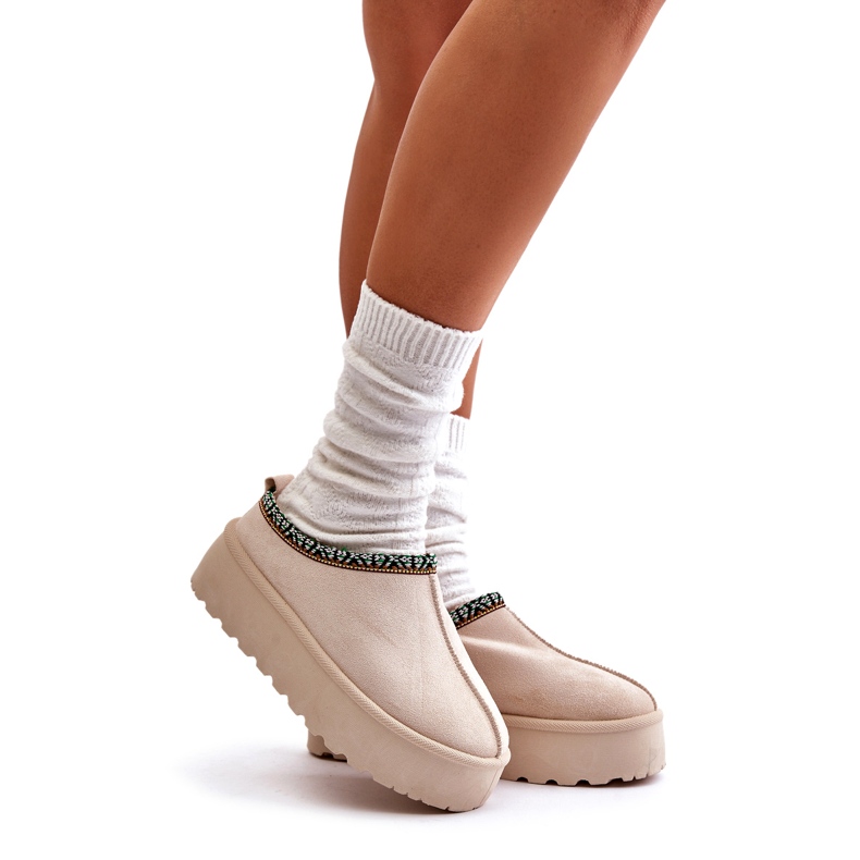 Papuci pentru femei pe platformă cu broderie bej ușoară 1