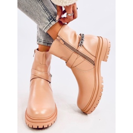 Botine izolate bej cu lant 1