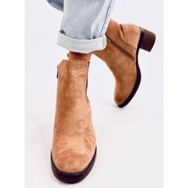 Botine izolate bej cu toc lat 1