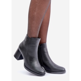 Botine izolate, negre negru 1