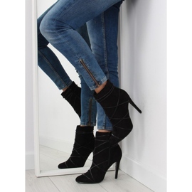 Piele intoarsa neagra pe un toc inalt negru 4