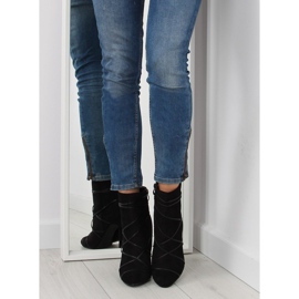 Piele intoarsa neagra pe un toc inalt negru 5