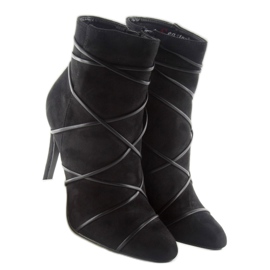 Piele intoarsa neagra pe un toc inalt negru 7