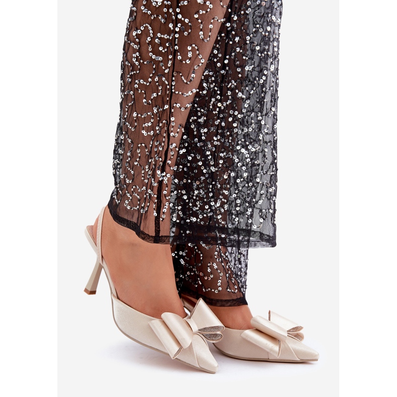 Tocuri înalte din material auriu cu fundă de aur 1