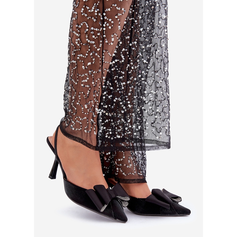 Tocuri înalte din material negru cu fundă 1