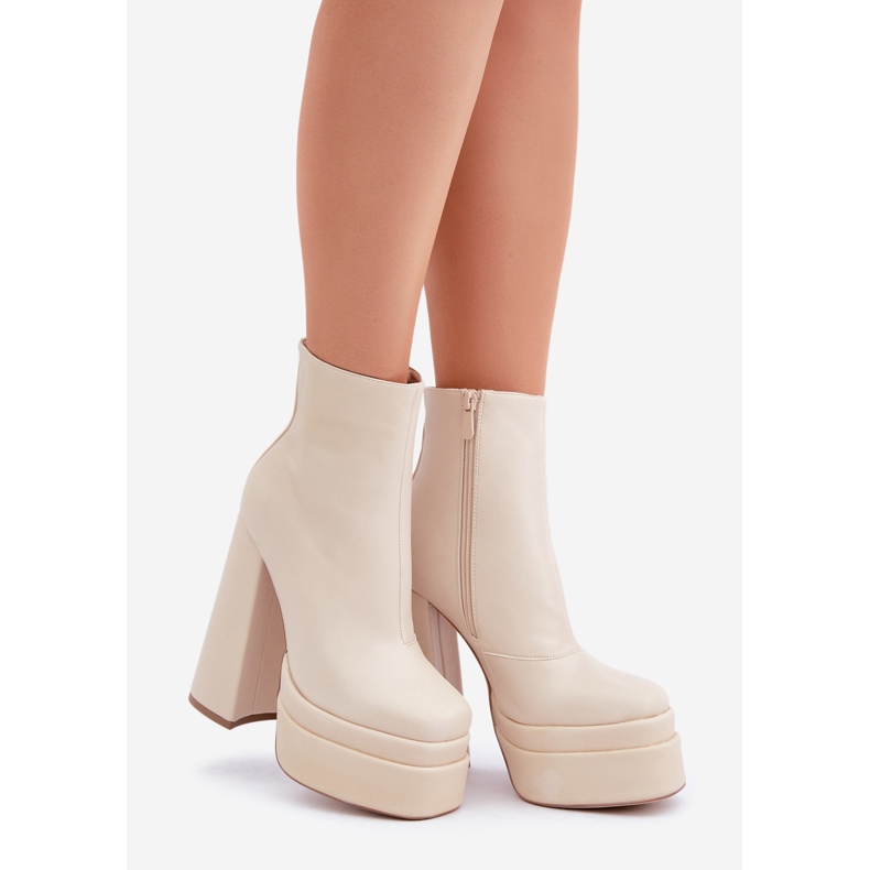 Cizme calde bej deschis pe o platformă masivă și toc înalt 1