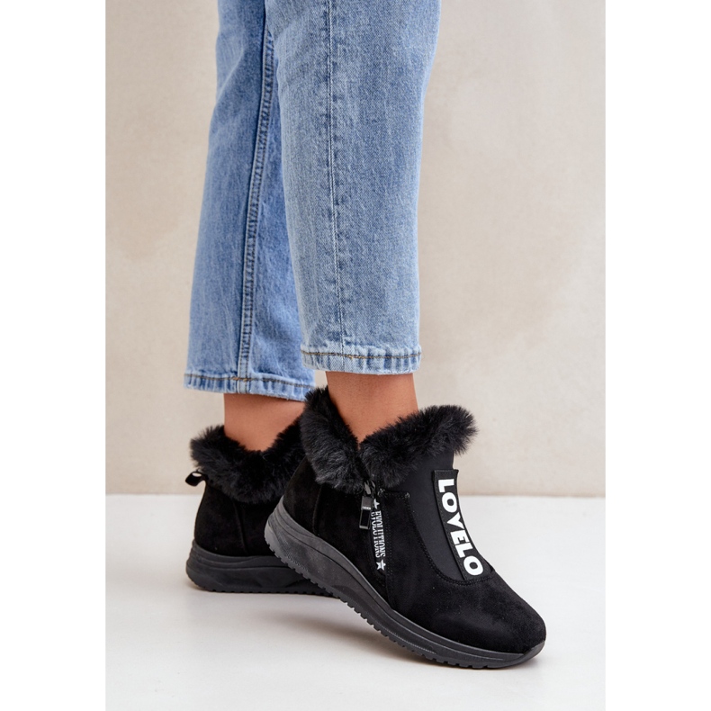 Pantofi sport negri izolați de damă negru 1 Pantofi sport negri izolați de damă negru 1