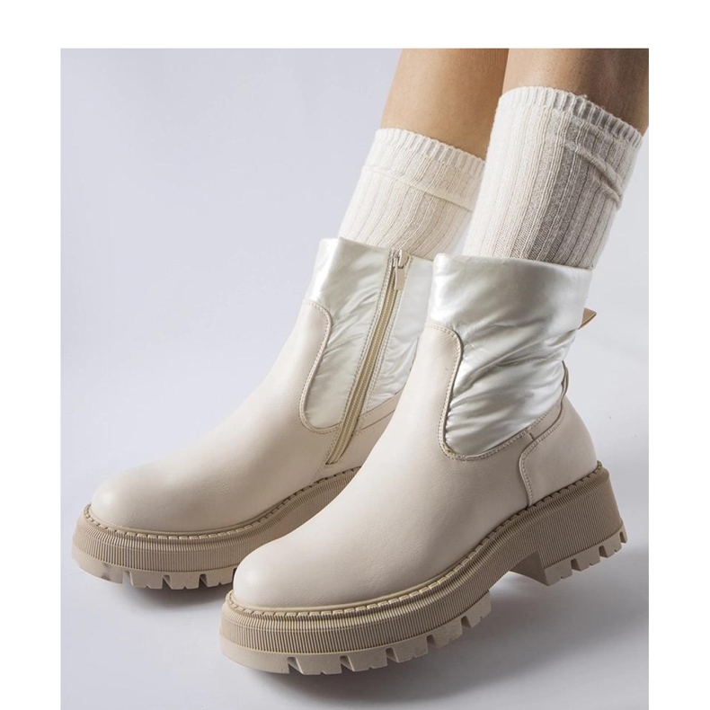 Botine bej cu partea superioară decorativă de la Garrett - Solea 1