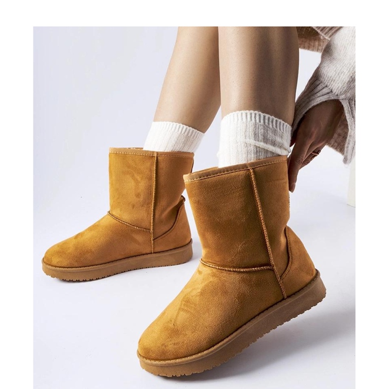 Cizme clasice Libero - Solea izolate cu caramel maro 1 Cizme clasice Libero - Solea izolate cu caramel maro 1