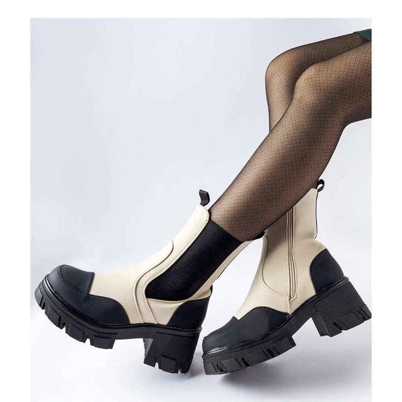 Botine slip-on masive bej și negre de la Mafalda - Solea 1