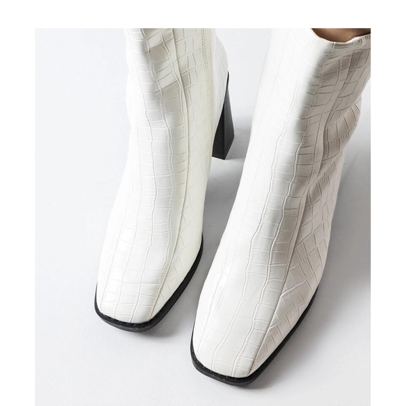 Botine albe cu imitatie de piele de crocodil Belluci - Solea 1 Botine albe cu imitatie de piele de crocodil Belluci - Solea 1