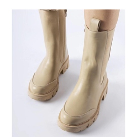 Botine înalte bej izolate masiv 1