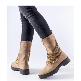 Botine izolate bej cu lant 1
