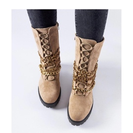 Botine izolate bej cu lant 2