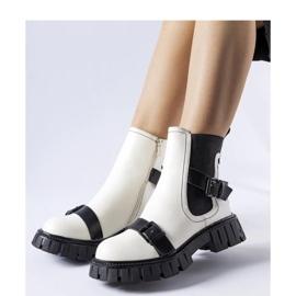 Botine albe cu talpa masiva de la Fontarine - Solea 1 Botine albe cu talpa masiva de la Fontarine - Solea 1