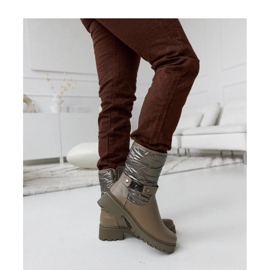 Botine izolate verzi cu curea decorativă verde 1
