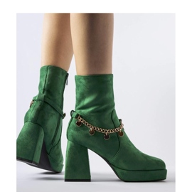 Botine izolate verzi cu pandantiv verde 2