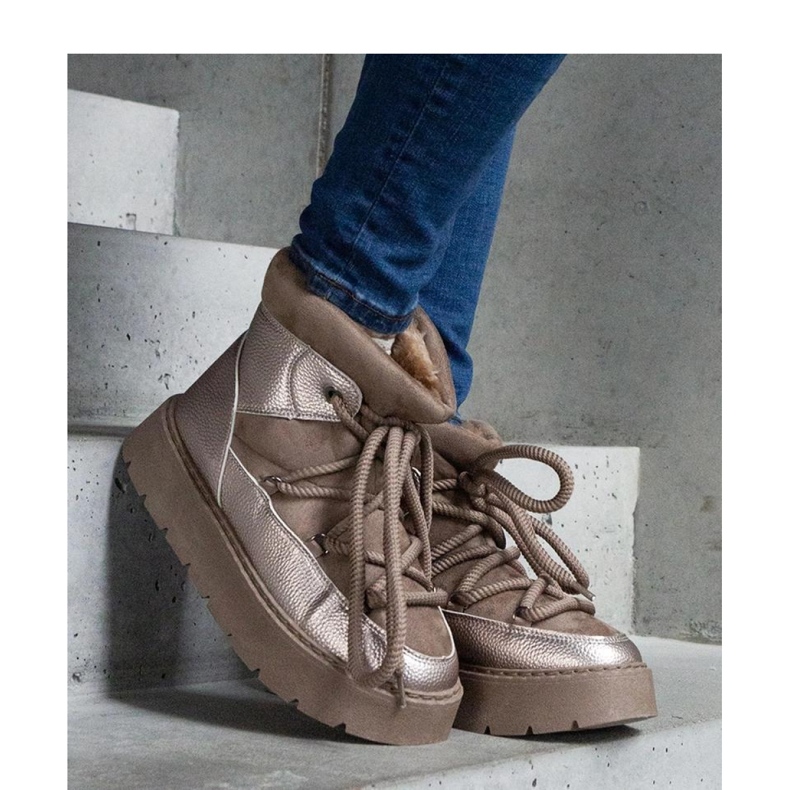 Cizme de zapada cu platforma izolate cu blana bej 2 Cizme de zapada cu platforma izolate cu blana bej 2