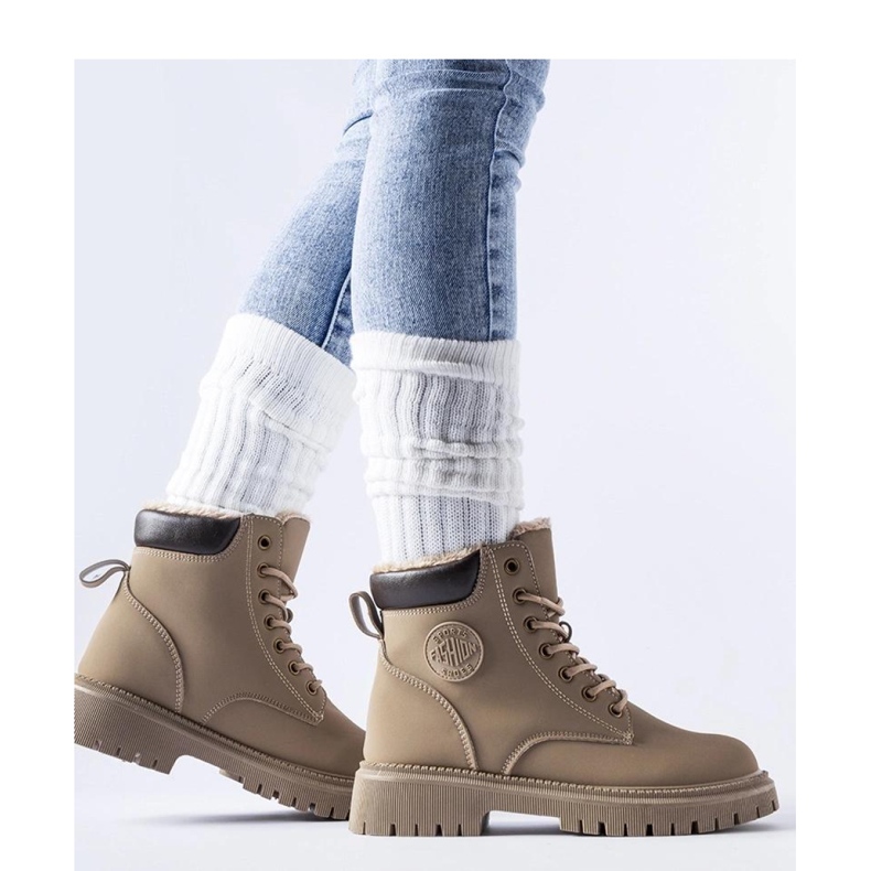 Cizme izolate bej maro 1