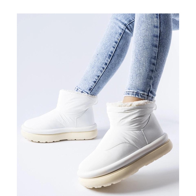 Cizme de zăpadă izolate albe 1