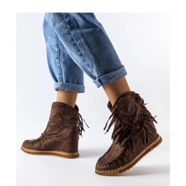 Cizme maro cu pană 2 Cizme maro cu pană 2