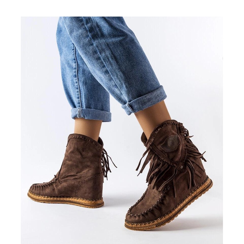 Cizme maro cu pană 2 Cizme maro cu pană 2