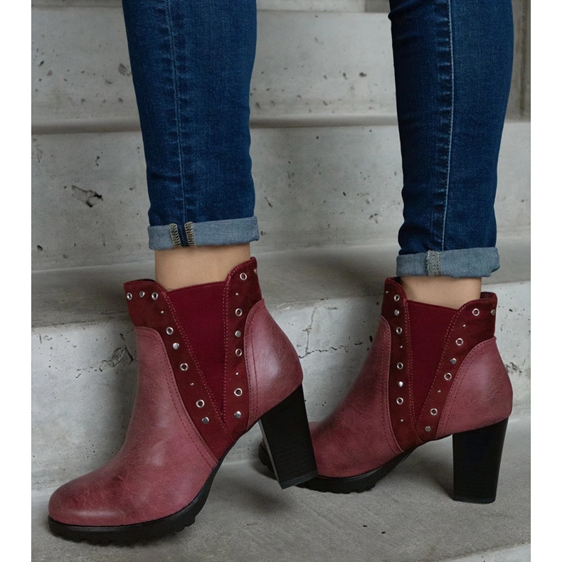 Botine izolate burgundy roșu 2