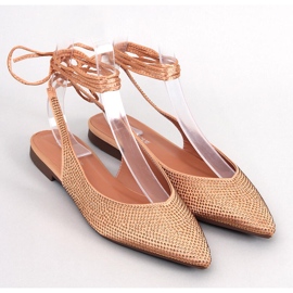 Balerinele cu zirconi au descoperit călcâiul de aur 1