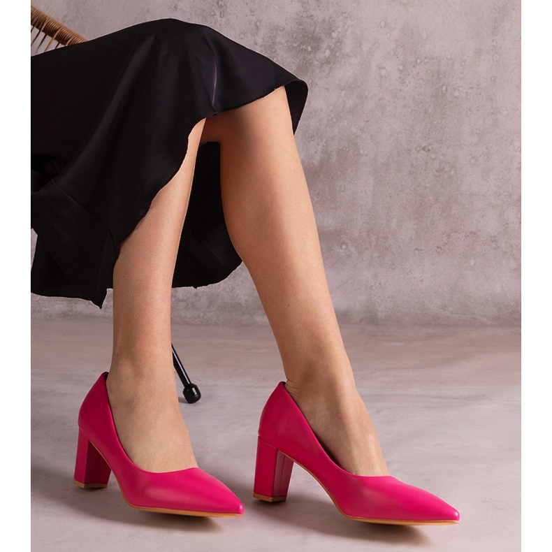 Pompe roz pe stâlp 1