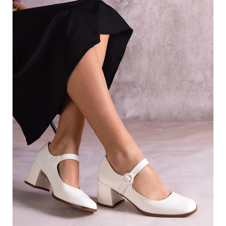 Pompe lăptate albe cu o bandă pe post 2