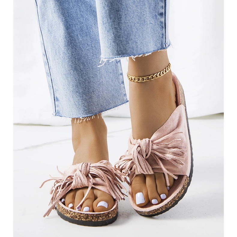 Papuci roz cu franjuri 1