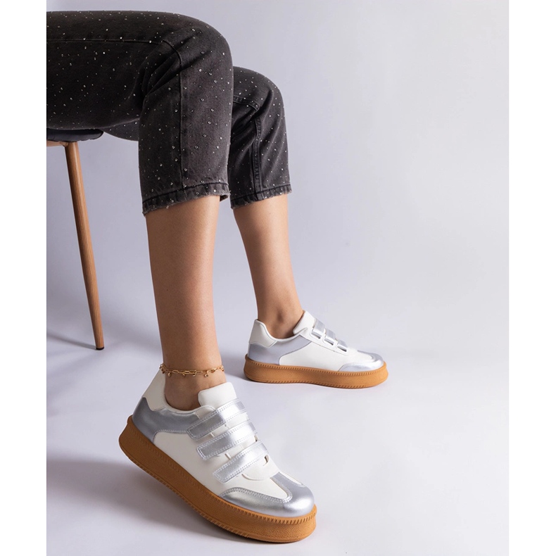 Adidași de argint fixați cu Velcro 1