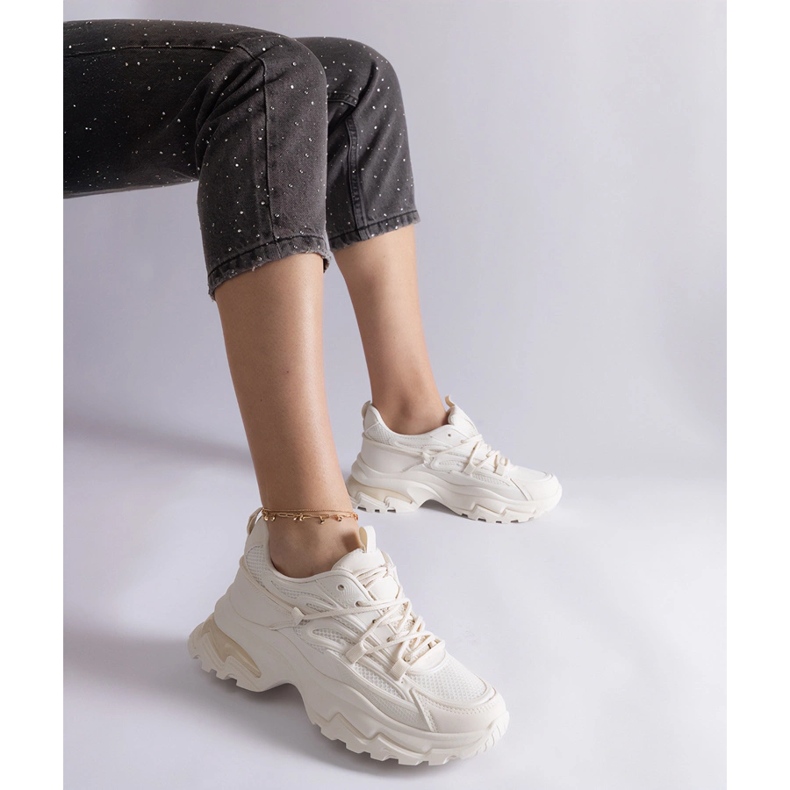 Adidași sportivi bej pe o talpă masivă 1