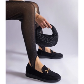 Mocasinele feminine negre cu piele de piele de căprioară cu un lanț negru 2