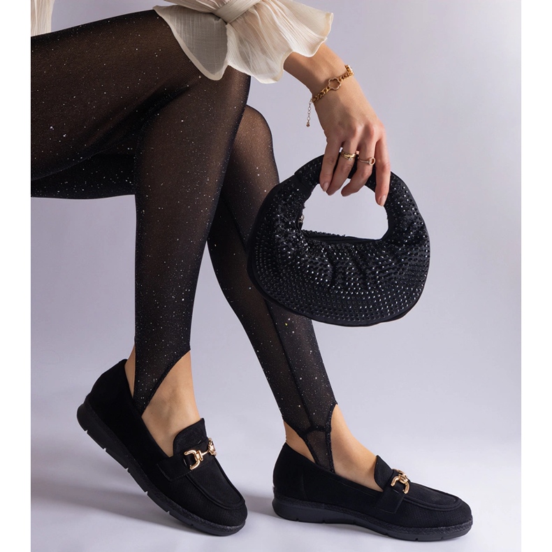 Mocasinele feminine negre cu piele de piele de căprioară cu un lanț negru 1