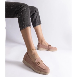 Mocasini roz pentru femei cu piele de piele de căprioară cu un lanț 1