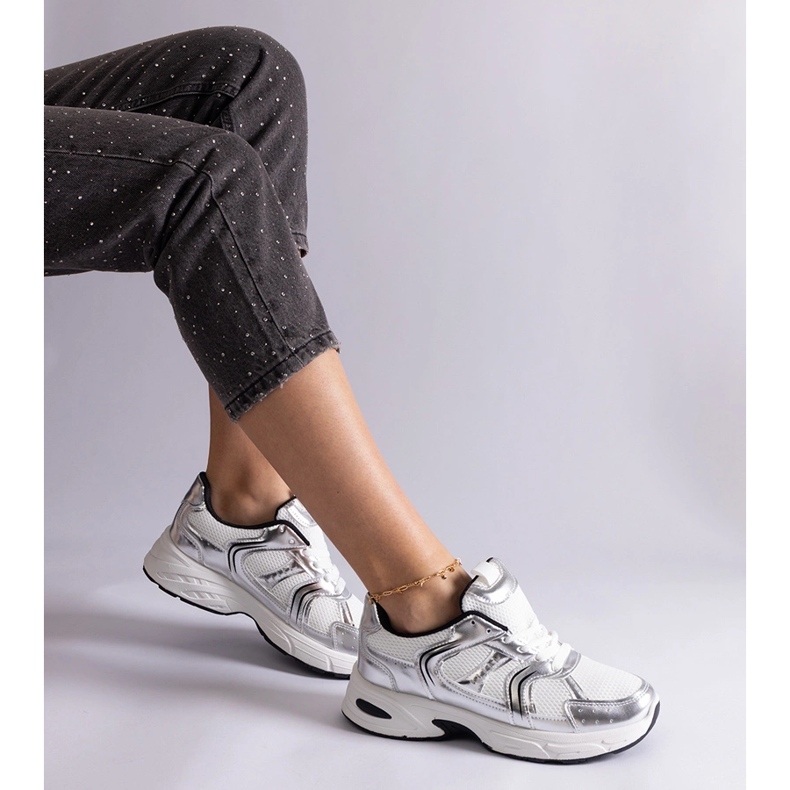 Adidași albi și argintii pentru femei 2