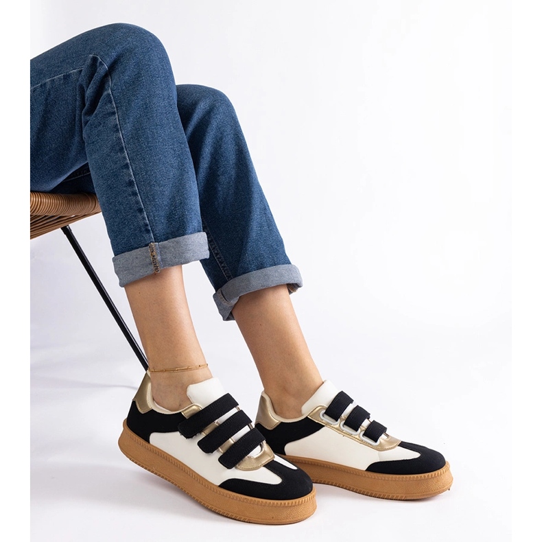 Adidași negri cu închidere cu velcro negru 1